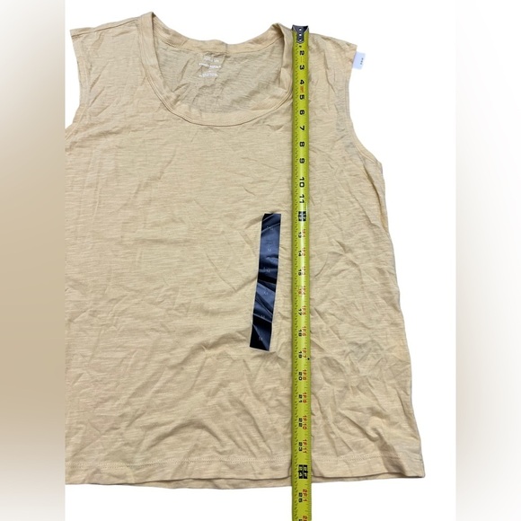 🩷 3/$20 Banana republic NWT Malibu tank top Yellow Medium - Picture 9 of 9